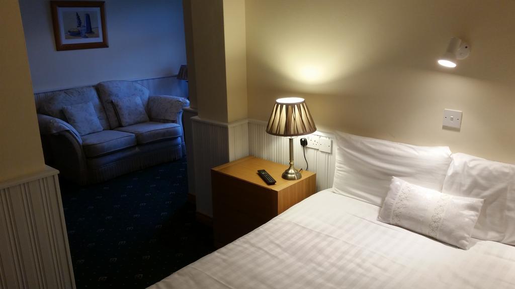 Halfway House Hotel Larne Quarto foto